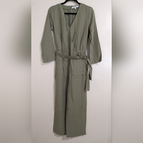 Elizabeth and James S/M jumpsuit - Picture 3 of 10